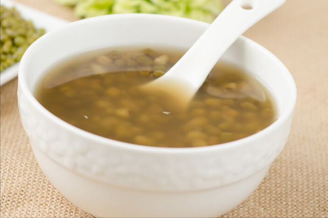 想喝绿豆汤不用等，教你一招，5分钟煮开花，浓稠好喝又起沙