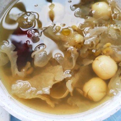 清润糖水：绿豆银耳莲子汤