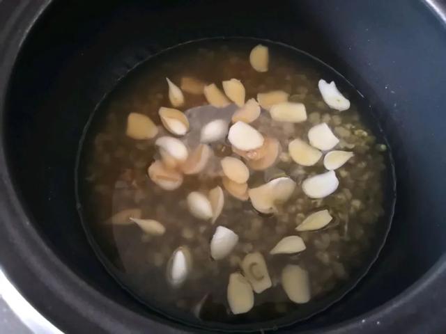 都是绿豆汤，却大不同！冷的、热的哪个更解暑？这么多年都喝错了